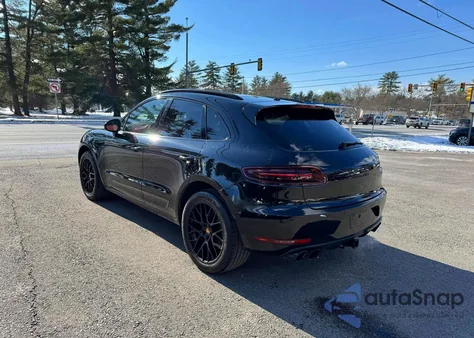 2017 Porsche Macan Gts z USA, uszkodzony, nr VIN WP1AG2A55HLB56520